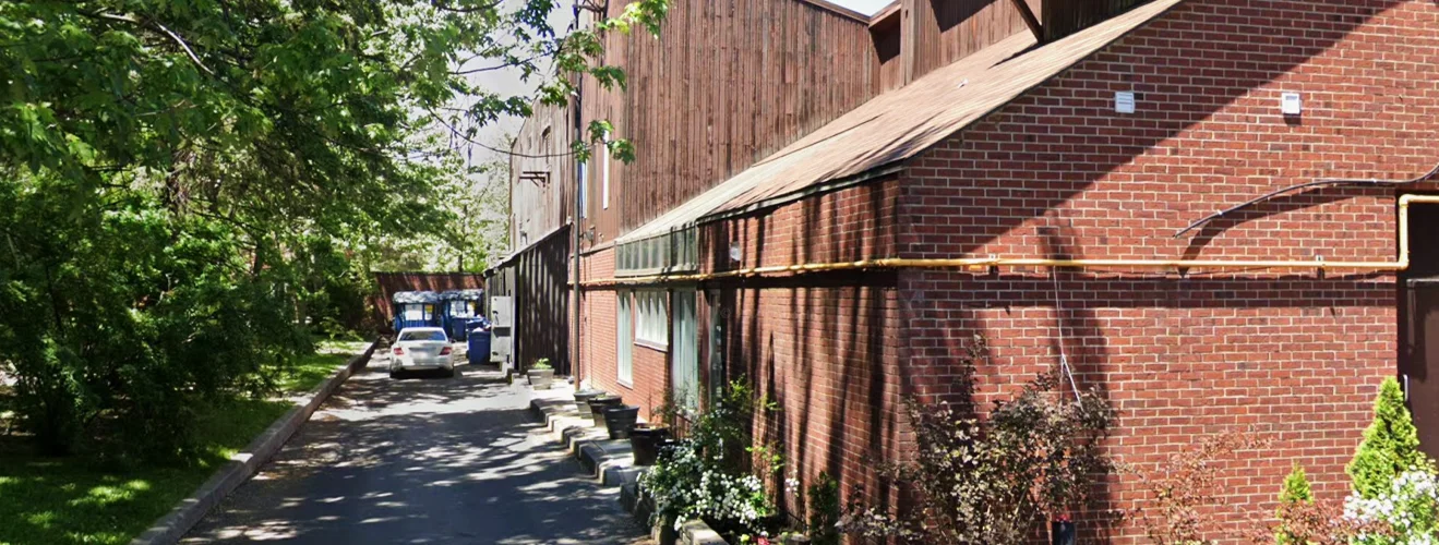 Exterior view of Al Jazira Centre Islamique Île-des-Sœurs Verdun building